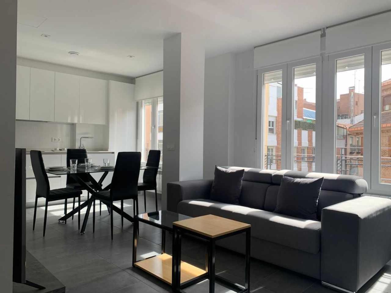 Ramon Y Cajal Suites De Luxe 莱昂 外观 照片