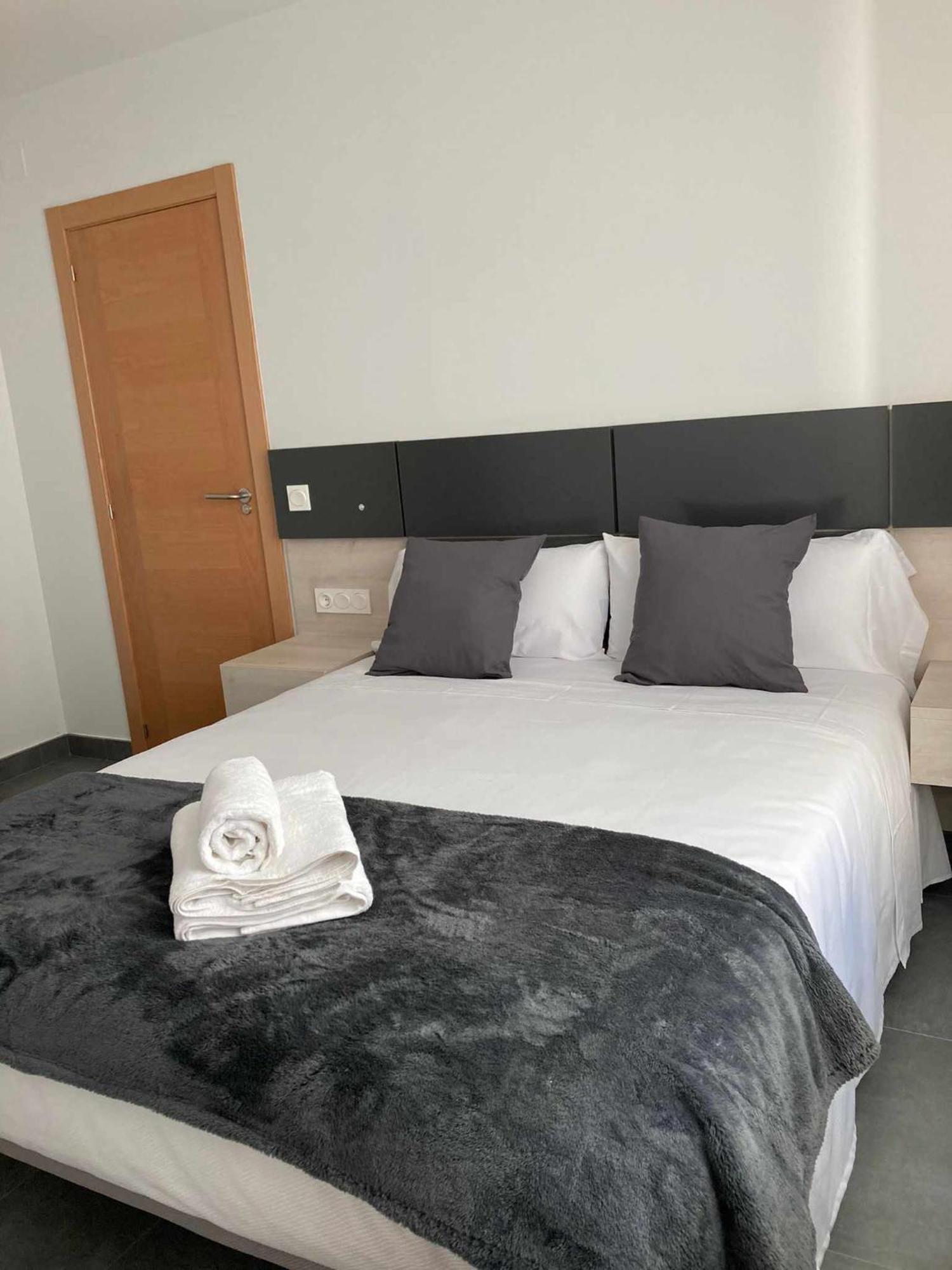 Ramon Y Cajal Suites De Luxe 莱昂 外观 照片
